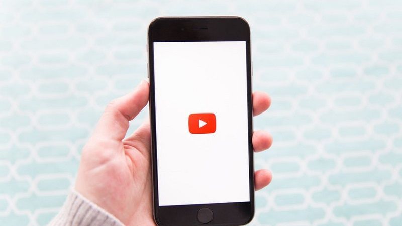 Así es Cómo Puedes Usar tu Teléfono Cuando Escuchas YouTube en el Móvil