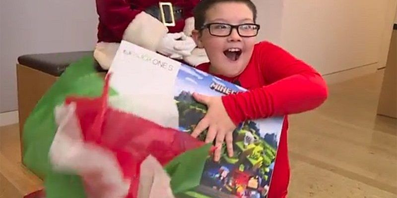 Microsoft Regala un Xbox One S a Niño de 9 Años